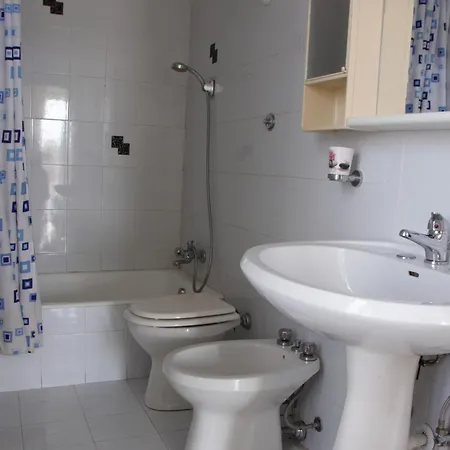 Guesthost - Cozy In Lägenhet Grumo Appula