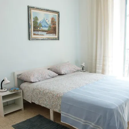 Guesthost - Cozy In Lägenhet Grumo Appula