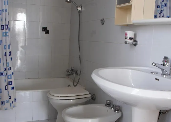 Guesthost - Cozy In Apartment Grumo Appula